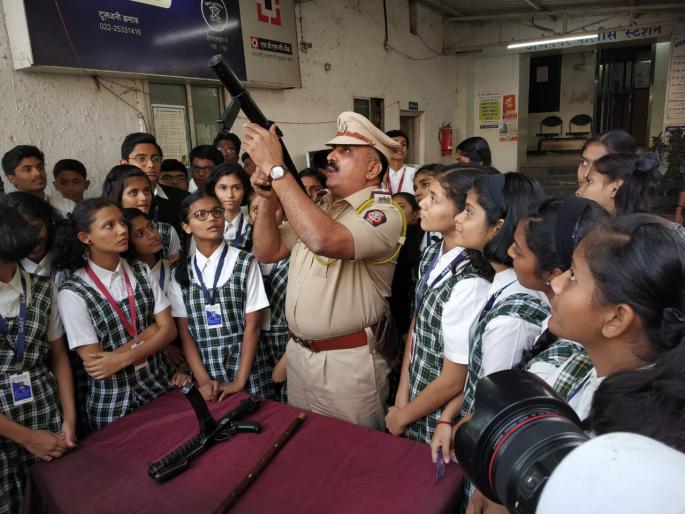  Thane students make friends with police for Raising Day | रेझिंग डेच्या निमित्ताने ठाण्यातील विद्यार्थ्यांनी केली पोलिसांशी मैत्री