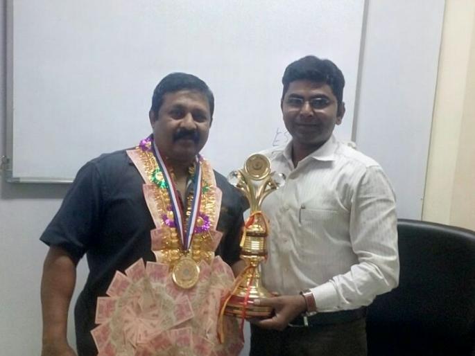 Thanh Dabholkar's gold medal in the National Bench Press Power Lifting Championship in Haryana | हरियाणा येथील राष्ट्रीय बेंच प्रेस पॉवर लिफ्टींग स्पर्धेत ठाण्याच्या दाभोळकरांना सुवर्णपदक