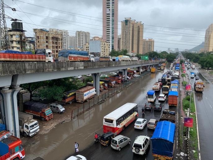 Truck closed at Ghodbandar and Kharegaon Tollnack during the rush hour, traffic thirteen | ऐन गर्दीच्या वेळेस घोडबंदर आणि खारेगाव टोलनाक्यावर ट्रक बंद, वाहतुकीची तीन तेरा Truck closed at Ghodbandar and Kharegaon Tollnack during the rush hour, traffic thirteen | ऐन गर्दीच्या वेळेस घोडबंदर आणि खारेगाव टोलनाक्यावर ट्रक बंद, वाहतुकीची तीन तेरा