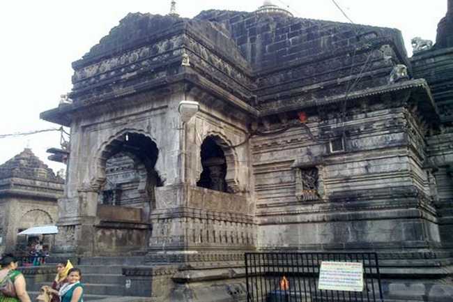Trimbakeshwar Devasthan Trust employee strike | त्र्यंबकेश्वर देवस्थान ट्रस्टचे कर्मचारी संपावर Trimbakeshwar Devasthan Trust employee strike | त्र्यंबकेश्वर देवस्थान ट्रस्टचे कर्मचारी संपावर