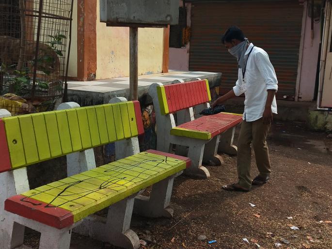 Hit the isle on the box | कट्ट्यावरील बाकांवर आॅईलचा मारा Hit the isle on the box | कट्ट्यावरील बाकांवर आॅईलचा मारा