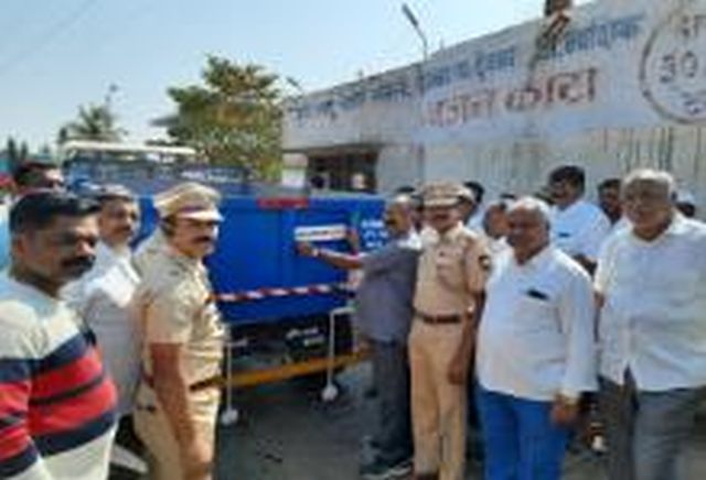 Road safety campaign at Deola | देवळा येथे रस्ता सुरक्षा अभियान
