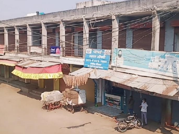 Strictly closed in parole | पारोळ्यात कडकडीत बंद Strictly closed in parole | पारोळ्यात कडकडीत बंद