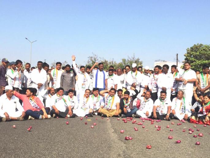 Stop the road to the nationalist Congress | कांदाप्रश्नी राष्ट्रवादी कॉँग्रेसचा रास्ता रोको Stop the road to the nationalist Congress | कांदाप्रश्नी राष्ट्रवादी कॉँग्रेसचा रास्ता रोको