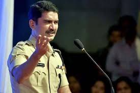 Action taken by the police if the toilets are open | उघड्यावर शौचालयास बसल्यास पोलीस करणार कारवाई Action taken by the police if the toilets are open | उघड्यावर शौचालयास बसल्यास पोलीस करणार कारवाई