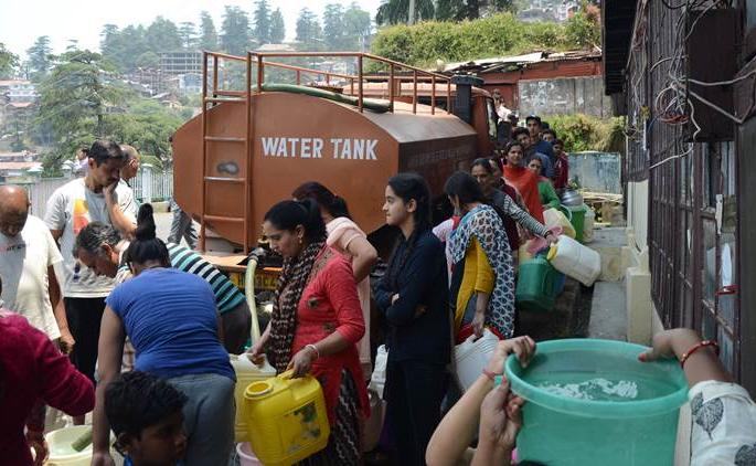 Tanker crossed the 2.5-feet mark in Nashik district | नाशिक जिल्ह्यात टॅँकरने अडीचशेचा टप्पा ओलांडला Tanker crossed the 2.5-feet mark in Nashik district | नाशिक जिल्ह्यात टॅँकरने अडीचशेचा टप्पा ओलांडला