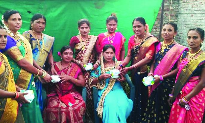 Distribution of 'sanitary napkins' in a cultural event | हळदी-कुंकवाच्या कार्यक्रमात ‘सॅनिटरी नॅपकीन्स’चे वाण!