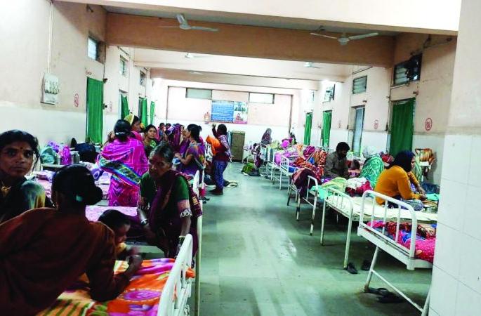 Climate change ; viral fever patients increases | वातावरण बदलामुळे साथीचे आजार वाढले Climate change ; viral fever patients increases | वातावरण बदलामुळे साथीचे आजार वाढले