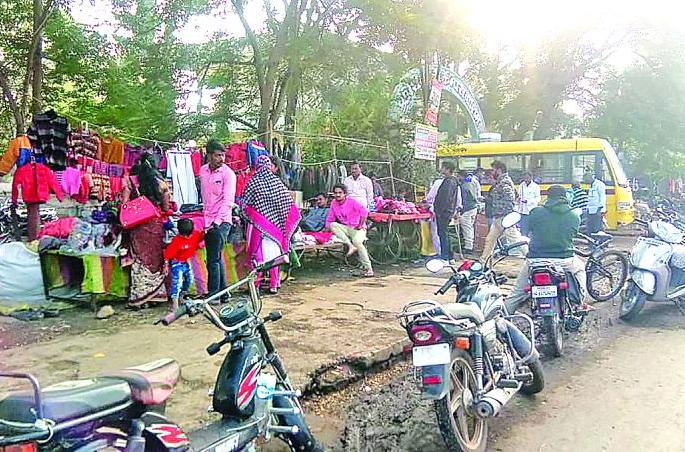 Encroachment in Washim city | वाशिम शहरात अतिक्रमण होतेय पूर्ववत! Encroachment in Washim city | वाशिम शहरात अतिक्रमण होतेय पूर्ववत!
