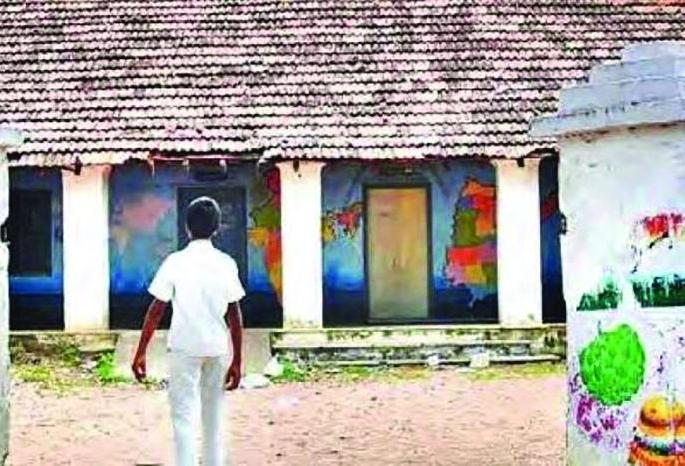 Defeated classrooms in ‘Lockdown’ ‘as it was’! | ‘लॉकडाउन’मध्ये शिकस्त वर्गखोल्या ‘जैसे थे’! Defeated classrooms in ‘Lockdown’ ‘as it was’! | ‘लॉकडाउन’मध्ये शिकस्त वर्गखोल्या ‘जैसे थे’!
