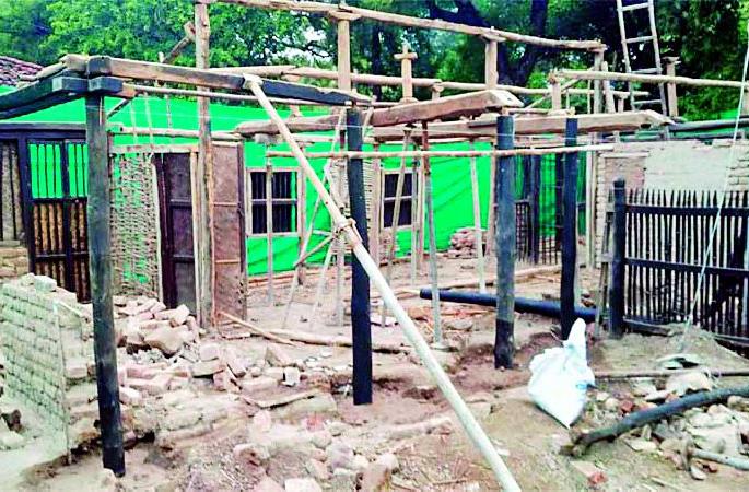 Renovation of Bapu office in Sevagram | सेवाग्रामात बापू दप्तरच्या नूतनीकरणाला प्रारंभ Renovation of Bapu office in Sevagram | सेवाग्रामात बापू दप्तरच्या नूतनीकरणाला प्रारंभ