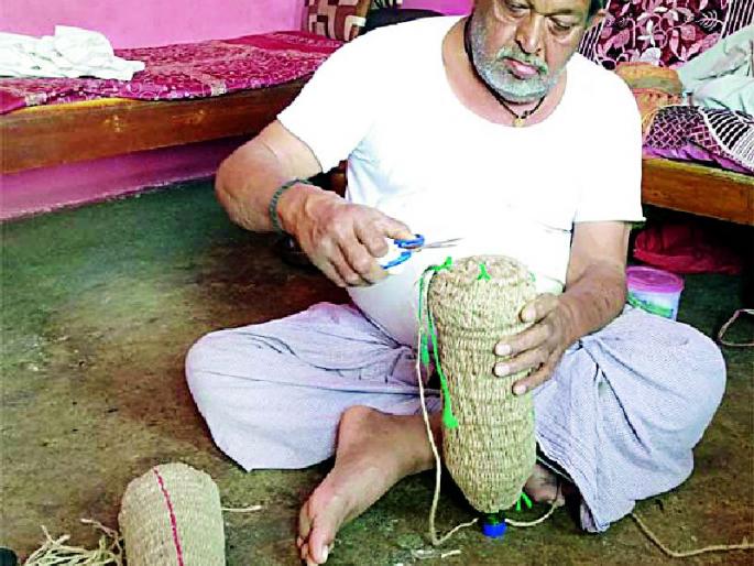 Summer is the day giving support for Divyang 'Dilip' | उन्हाळा ठरतोय दिव्यांग ‘दिलीप’साठी आधार देणारा ऋतू Summer is the day giving support for Divyang 'Dilip' | उन्हाळा ठरतोय दिव्यांग ‘दिलीप’साठी आधार देणारा ऋतू