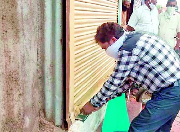 Action on 2 thousand 549 shops under Dhadak campaign | धडक मोहिमेंतर्गत २ हजार ५४९ दुकानांवर कारवाई Action on 2 thousand 549 shops under Dhadak campaign | धडक मोहिमेंतर्गत २ हजार ५४९ दुकानांवर कारवाई