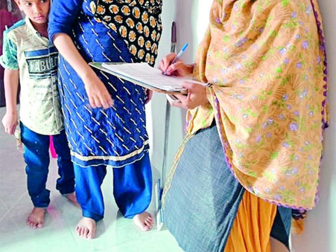 Covid warrior women of self-help group 'watch' on 'active' corona victims in home segregation | बचत गटाच्या कोविड योद्धा महिलांचा गृहअलगीकरणातील ‘ॲक्टिव्ह’ कोरोना बाधितांवर ‘वॉच’ Covid warrior women of self-help group 'watch' on 'active' corona victims in home segregation | बचत गटाच्या कोविड योद्धा महिलांचा गृहअलगीकरणातील ‘ॲक्टिव्ह’ कोरोना बाधितांवर ‘वॉच’