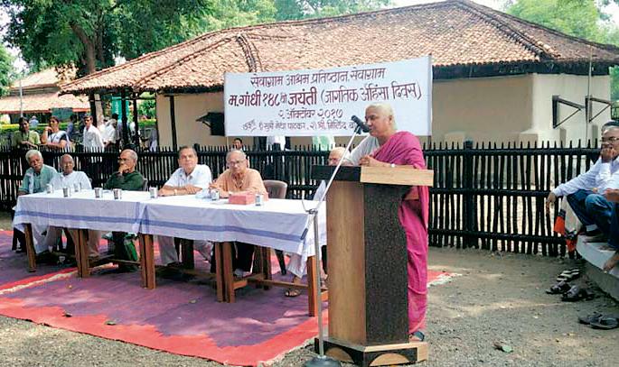 Mahatma Gandhi's satyagraha movement needs to be understood | महात्मा गांधींच्या सत्याग्रह चळवळीला समजणे गरजेचे Mahatma Gandhi's satyagraha movement needs to be understood | महात्मा गांधींच्या सत्याग्रह चळवळीला समजणे गरजेचे