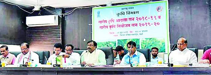 We will implement separate policies for power connection to farmers | शेतकऱ्यांना वीजजोडणीसाठी स्वतंत्र धोरण राबविणार We will implement separate policies for power connection to farmers | शेतकऱ्यांना वीजजोडणीसाठी स्वतंत्र धोरण राबविणार