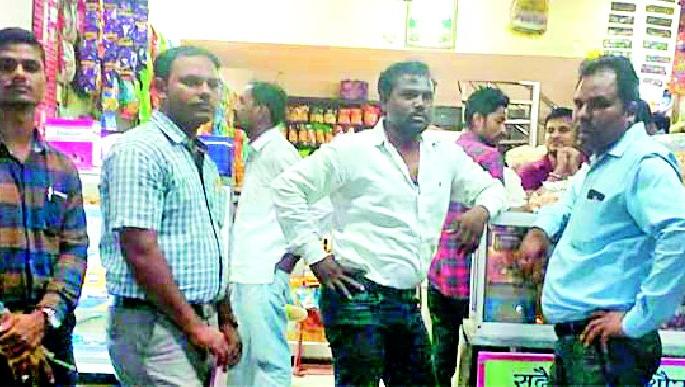 Six persons convicted of 26,000 sentenced | सहा व्यावसायिकांना ठोठावला २६ हजारांचा दंड Six persons convicted of 26,000 sentenced | सहा व्यावसायिकांना ठोठावला २६ हजारांचा दंड