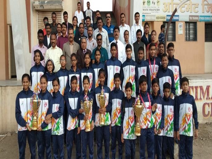 Four gold medal winners of Maharashtra Yoga competition | शालेय योगा स्पर्धेत महाराष्ट्राच्या चार जणांना सुवर्ण Four gold medal winners of Maharashtra Yoga competition | शालेय योगा स्पर्धेत महाराष्ट्राच्या चार जणांना सुवर्ण