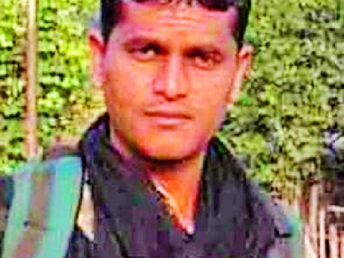 The country's 'arriving' for the protection of the poor | देश रक्षणासाठी गेला गरिबा घरचा ‘आग्रमन’ The country's 'arriving' for the protection of the poor | देश रक्षणासाठी गेला गरिबा घरचा ‘आग्रमन’