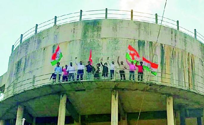 Yuva Congress's 'Virugiri' | युवक काँग्रेसची ‘वीरूगिरी’ Yuva Congress's 'Virugiri' | युवक काँग्रेसची ‘वीरूगिरी’