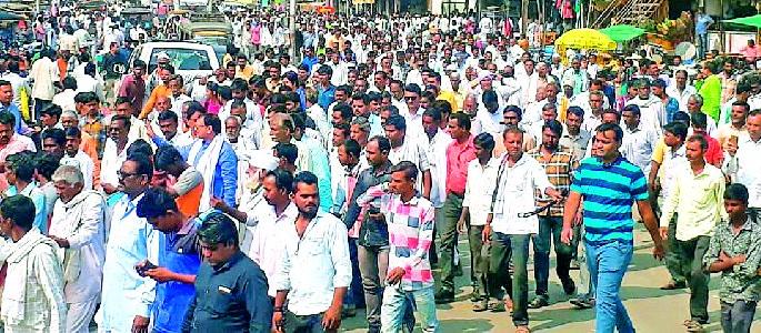 Peasants' Front on Digras tahsil | दिग्रस तहसीलवर शेतकऱ्यांचा मोर्चा