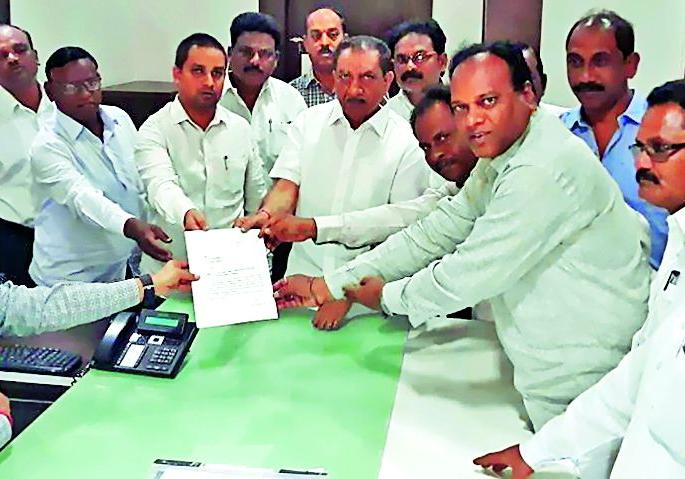 Declare dry drought in the district | जिल्ह्यात कोरडा दुष्काळ जाहीर करा Declare dry drought in the district | जिल्ह्यात कोरडा दुष्काळ जाहीर करा