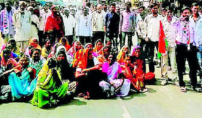 Yucca Congress moves to national highway | युवक काँग्रेसचा राष्ट्रीय महामार्गावर चक्काजाम