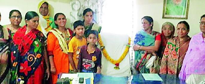 Defeat the 'chair' chair for water | पाण्यासाठी ‘सीओं’च्या खुर्चीला हार