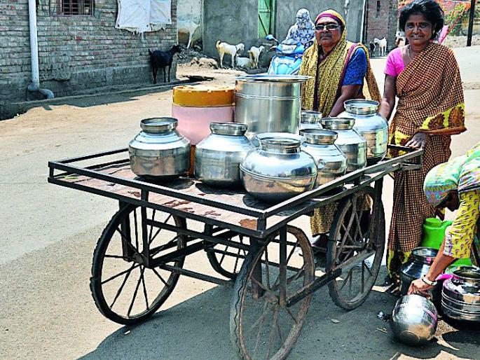 Smuts back with the water | पाण्याने उडविली मागास वस्त्यांची झोप Smuts back with the water | पाण्याने उडविली मागास वस्त्यांची झोप