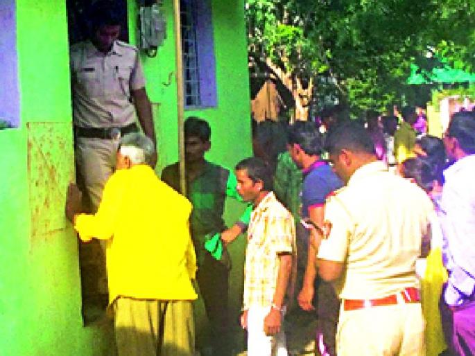The sick mother's son crushed the blood | आजारी आईचा मुलानेच केला खलबत्त्याने ठेचून खून The sick mother's son crushed the blood | आजारी आईचा मुलानेच केला खलबत्त्याने ठेचून खून