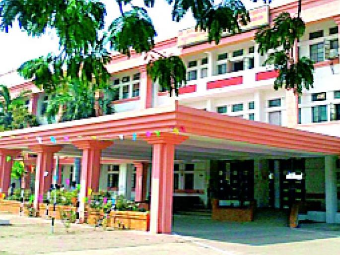 The administrative of the medical college is loose | वैद्यकीय महाविद्यालयाची प्रशासकीय घडी झाली सैल