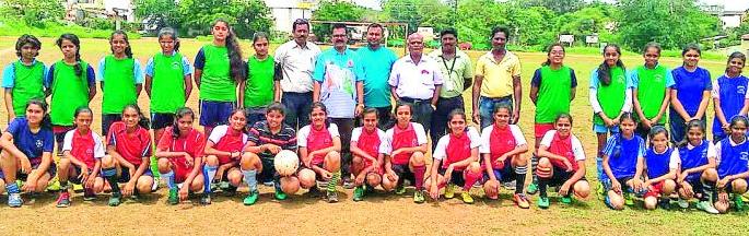 Yavatmal Public School team's winning hat-trick | यवतमाळ पब्लिक स्कूलच्या चमूची विजयी हॅटट्रिक Yavatmal Public School team's winning hat-trick | यवतमाळ पब्लिक स्कूलच्या चमूची विजयी हॅटट्रिक