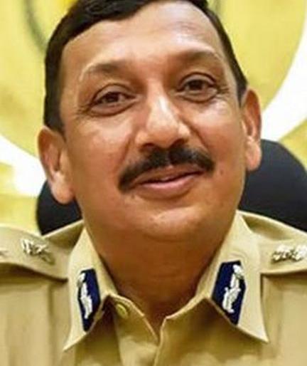 Now Female police will look after to all the establishment of DGP's office | पोलीस महासंचालकांच्या सर्व आस्थापना आता महिलांकडे Now Female police will look after to all the establishment of DGP's office | पोलीस महासंचालकांच्या सर्व आस्थापना आता महिलांकडे