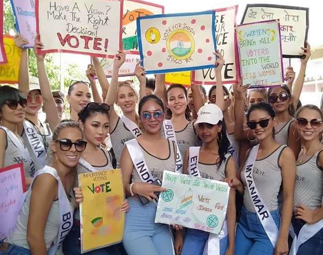 Surprising... beauties of thirty countries came on road for Vote For India | आश्चर्य...तब्बल 30 देशांच्या सुंदऱ्या 'मतदान जागृती'साठी अवतरल्या... Surprising... beauties of thirty countries came on road for Vote For India | आश्चर्य...तब्बल 30 देशांच्या सुंदऱ्या 'मतदान जागृती'साठी अवतरल्या...