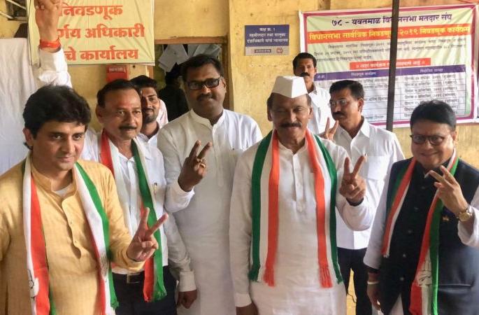 Congress candidate nominated in Yavatmal in presence of Vijay Darda, Manikrao Thackeray | Maharashtra Election 2019; विजय दर्डा, माणिकराव ठाकरे यांच्या उपस्थितीत यवतमाळात काँग्रेस उमेदवाराचे नामांकन दाखल Congress candidate nominated in Yavatmal in presence of Vijay Darda, Manikrao Thackeray | Maharashtra Election 2019; विजय दर्डा, माणिकराव ठाकरे यांच्या उपस्थितीत यवतमाळात काँग्रेस उमेदवाराचे नामांकन दाखल