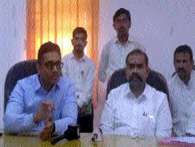 Bank officials should not cheat in debt - Narendra Patil | बँक अधिकाऱ्यांनी कर्जवाटपात लबाडी करू नये - नरेंद्र पाटील Bank officials should not cheat in debt - Narendra Patil | बँक अधिकाऱ्यांनी कर्जवाटपात लबाडी करू नये - नरेंद्र पाटील