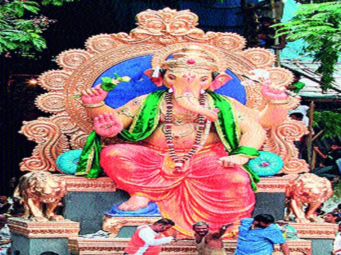 Build a pavilion on a quarter of the road | रस्त्याच्या एक चतुर्थांश जागेवरच मंडप उभारा Build a pavilion on a quarter of the road | रस्त्याच्या एक चतुर्थांश जागेवरच मंडप उभारा