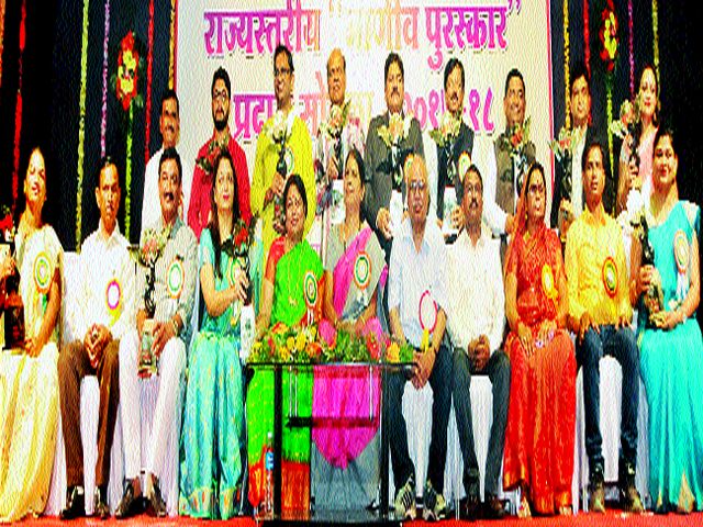 The need to be socially focused: Ravsaheb town | समाजकेंद्रित होण्याची गरज:रावसाहेब कसबे The need to be socially focused: Ravsaheb town | समाजकेंद्रित होण्याची गरज:रावसाहेब कसबे