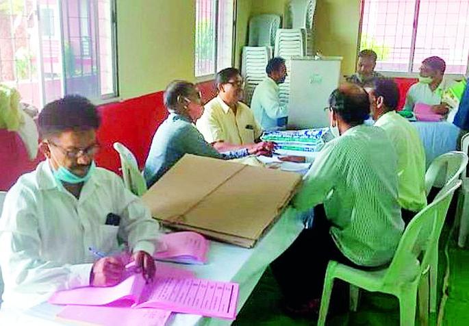 Polling today for 17 directors of District Central Co-operative Bank | जिल्हा मध्यवर्ती सहकारी बँकेचे 17 संचालकांसाठी आज मतदान Polling today for 17 directors of District Central Co-operative Bank | जिल्हा मध्यवर्ती सहकारी बँकेचे 17 संचालकांसाठी आज मतदान