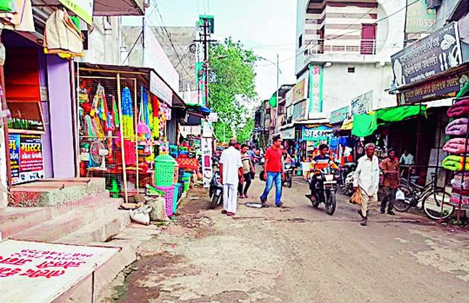 Despite receiving Rs 44 crore from the municipality, the development work is still lingering | नगर पालिकेला 44 कोटींचा निधी मिळूनही विकासकामे रेंगाळलेलीच Despite receiving Rs 44 crore from the municipality, the development work is still lingering | नगर पालिकेला 44 कोटींचा निधी मिळूनही विकासकामे रेंगाळलेलीच