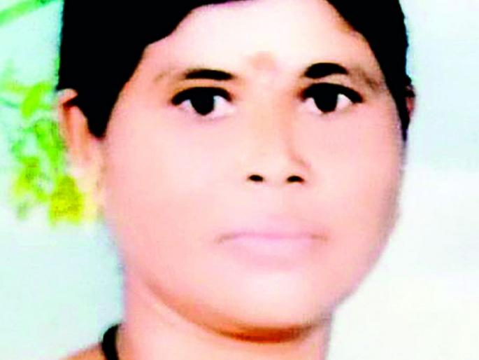 Mother-daughter commits suicide by jumping into Painganga due to family dispute | कौटुंबिक वादातून पैनगंगेत उडी घेवून माय-लेकीने केली आत्महत्या Mother-daughter commits suicide by jumping into Painganga due to family dispute | कौटुंबिक वादातून पैनगंगेत उडी घेवून माय-लेकीने केली आत्महत्या