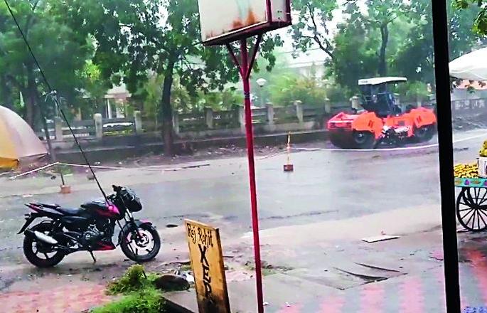 Rainfall deficit in the district is filling up at a snail's pace | कासवगतीने भरून निघतेय जिल्ह्यातील पावसाची तूट Rainfall deficit in the district is filling up at a snail's pace | कासवगतीने भरून निघतेय जिल्ह्यातील पावसाची तूट