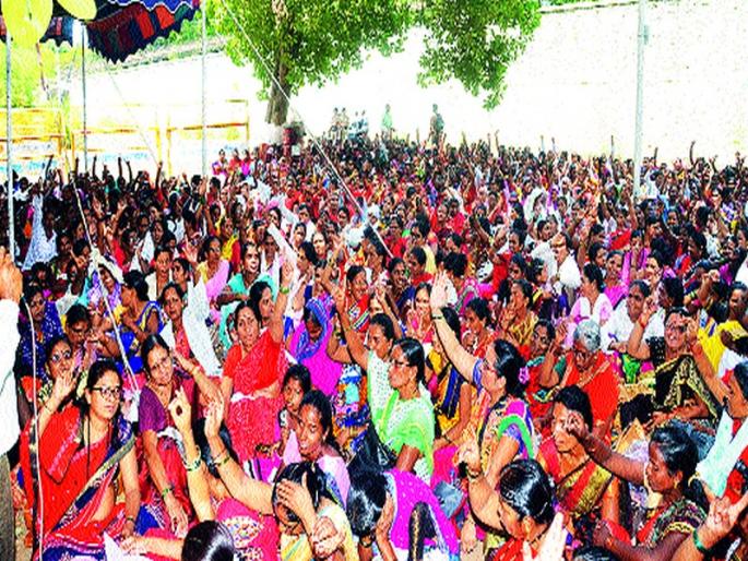 Front for Anganwadi workers' commissioner's office | अंगणवाडी कर्मचाऱ्यांचा आयुक्त कार्यालयावर मोर्चा Front for Anganwadi workers' commissioner's office | अंगणवाडी कर्मचाऱ्यांचा आयुक्त कार्यालयावर मोर्चा