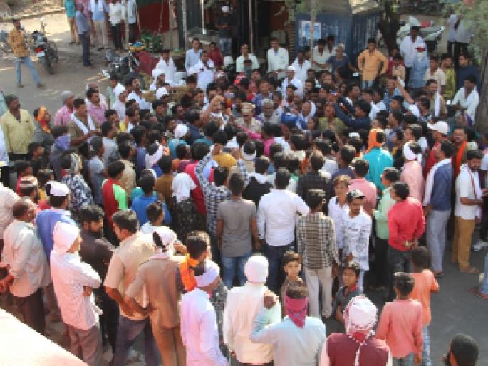 Street citizens in Jalna | जालन्यात संतप्त नागरिकांचा रास्तारोको Street citizens in Jalna | जालन्यात संतप्त नागरिकांचा रास्तारोको