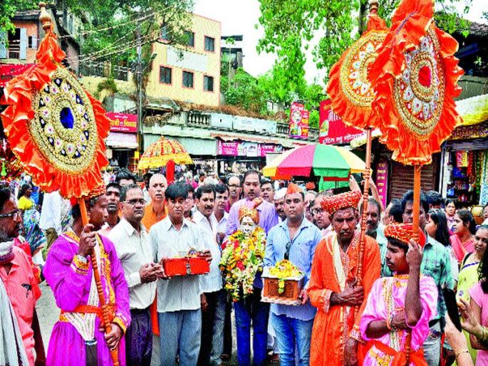 Gajanan Maharaj's mantle procession | गजानन महाराज मुखवट्याची मिरवणूक Gajanan Maharaj's mantle procession | गजानन महाराज मुखवट्याची मिरवणूक