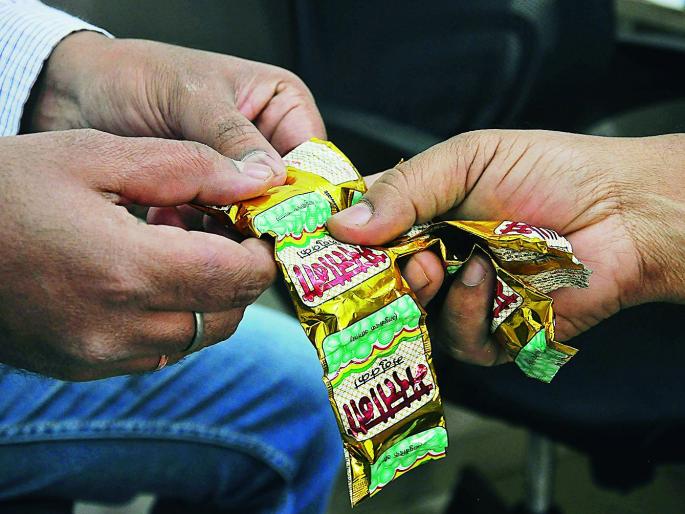 Now cannabis in chocolate; Increased addiction among school and youth | होळीच्या पर्वावर भांग चॉकलेट स्वरुपात; शाळकरी व युवकांमध्ये वाढले व्यसन Now cannabis in chocolate; Increased addiction among school and youth | होळीच्या पर्वावर भांग चॉकलेट स्वरुपात; शाळकरी व युवकांमध्ये वाढले व्यसन