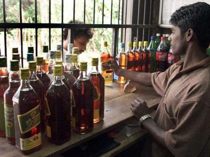 Liquor can now be sold over the counter at beer shops | आता बिअर शॉपीमध्ये काऊंटरवरून करता येणार मद्यविक्री Liquor can now be sold over the counter at beer shops | आता बिअर शॉपीमध्ये काऊंटरवरून करता येणार मद्यविक्री