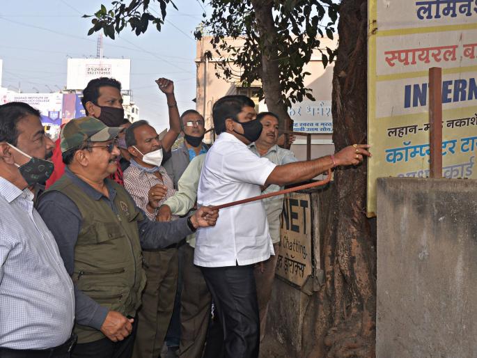 Nail-free trees respond to Kolhapur campaign | खिळेमुक्त झाडांचं कोल्हापूर अभियानाला प्रतिसाद  Nail-free trees respond to Kolhapur campaign | खिळेमुक्त झाडांचं कोल्हापूर अभियानाला प्रतिसाद