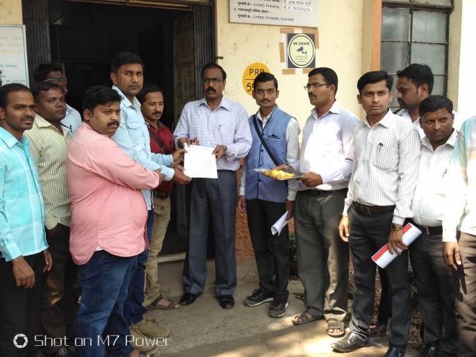 Kolhapur: CHH Professor's 'Pacoda' agitation, if the demands are not accepted, the morcha | कोल्हापूर : सी.एच.बी. प्राध्यापकांचे ‘पकोडा’ आंदोलन, मागण्यां मान्य न झाल्यास मोर्चा Kolhapur: CHH Professor's 'Pacoda' agitation, if the demands are not accepted, the morcha | कोल्हापूर : सी.एच.बी. प्राध्यापकांचे ‘पकोडा’ आंदोलन, मागण्यां मान्य न झाल्यास मोर्चा