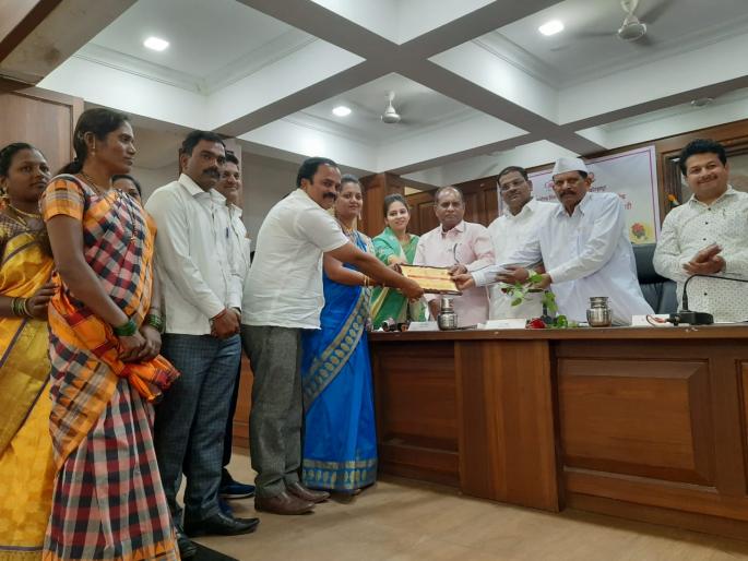 Dr. Distribution of Anandibai Joshi Award | जिल्हा परिषदेच्या डॉ. आनंदीबाई जोशी पुरस्काराचे वितरण Dr. Distribution of Anandibai Joshi Award | जिल्हा परिषदेच्या डॉ. आनंदीबाई जोशी पुरस्काराचे वितरण